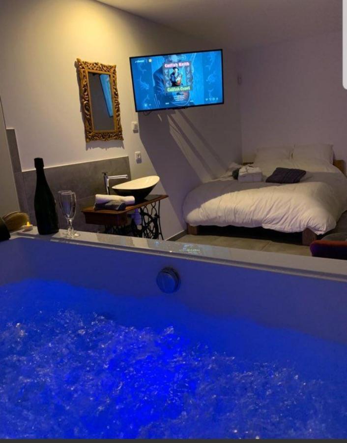 Отель Elle & Lui En Jacuzzi Bernis Экстерьер фото