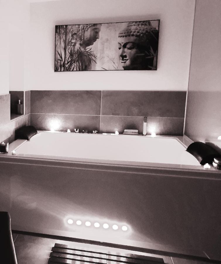 Отель Elle & Lui En Jacuzzi Bernis Экстерьер фото